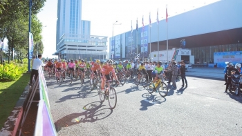 Number 1 chanh, dâu đồng hành tiếp sức hàng trăm vận động viên chinh phục chặng 3 Giải xe đạp Truyền hình hình Bình Dương