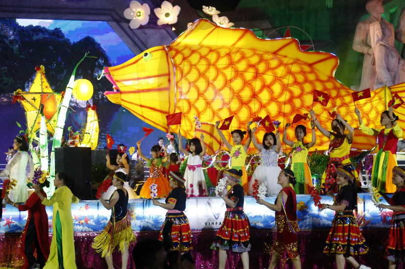 Mãn nhãn Lễ hội mô hình đèn Trung thu khổng lồ ở Tuyên Quang