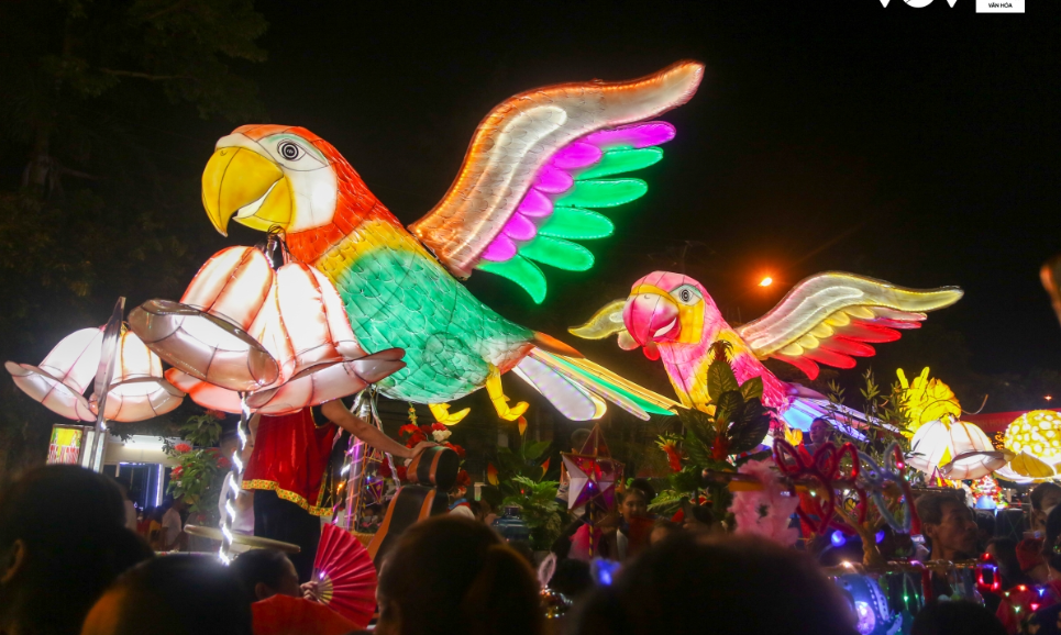 Mãn nhãn Lễ hội mô hình đèn Trung thu khổng lồ ở Tuyên Quang