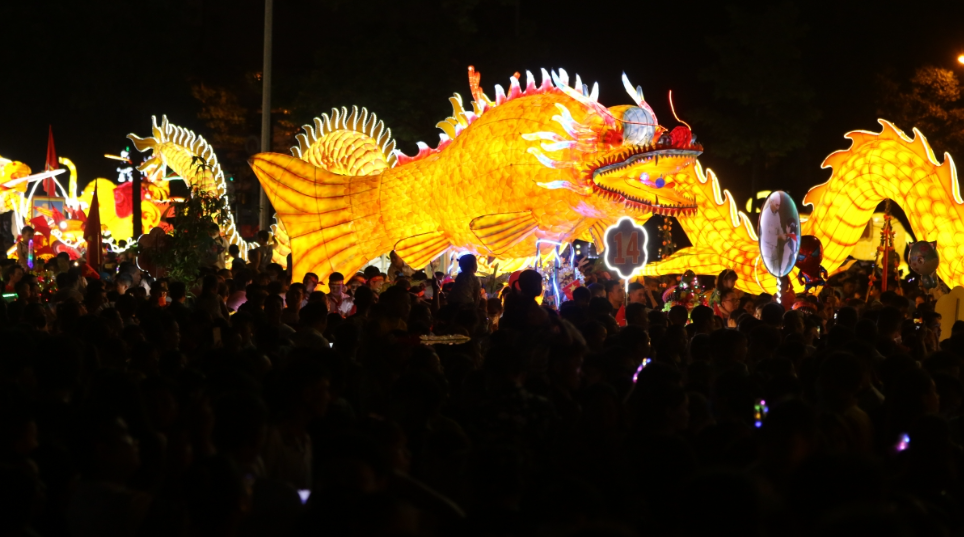 Mãn nhãn Lễ hội mô hình đèn Trung thu khổng lồ ở Tuyên Quang