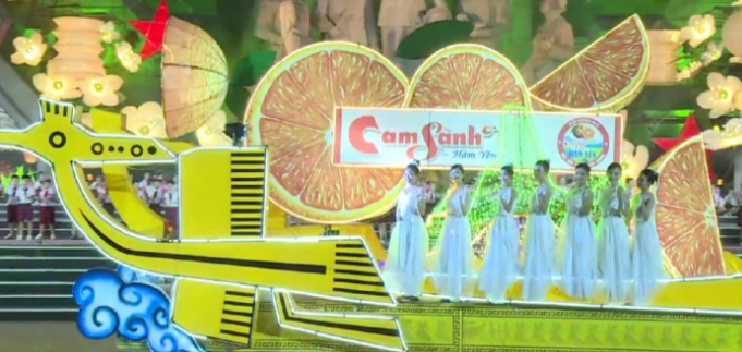 Mãn nhãn Lễ hội mô hình đèn Trung thu khổng lồ ở Tuyên Quang