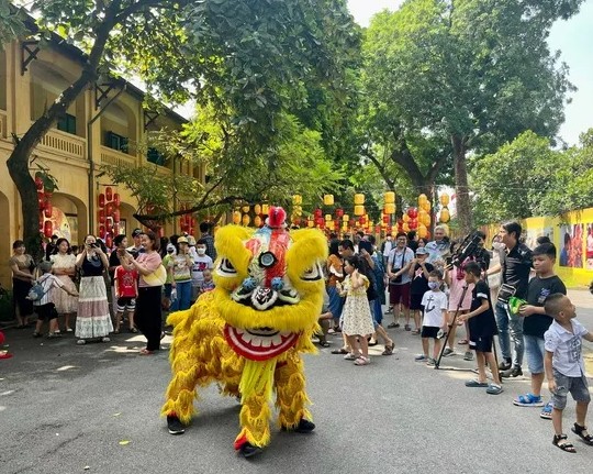 Chương trình biểu diễn múa sư tử tại Hoàng thành Thăng Long Chương trình biểu diễn múa sư tử tại Hoàng thành Thăng Long