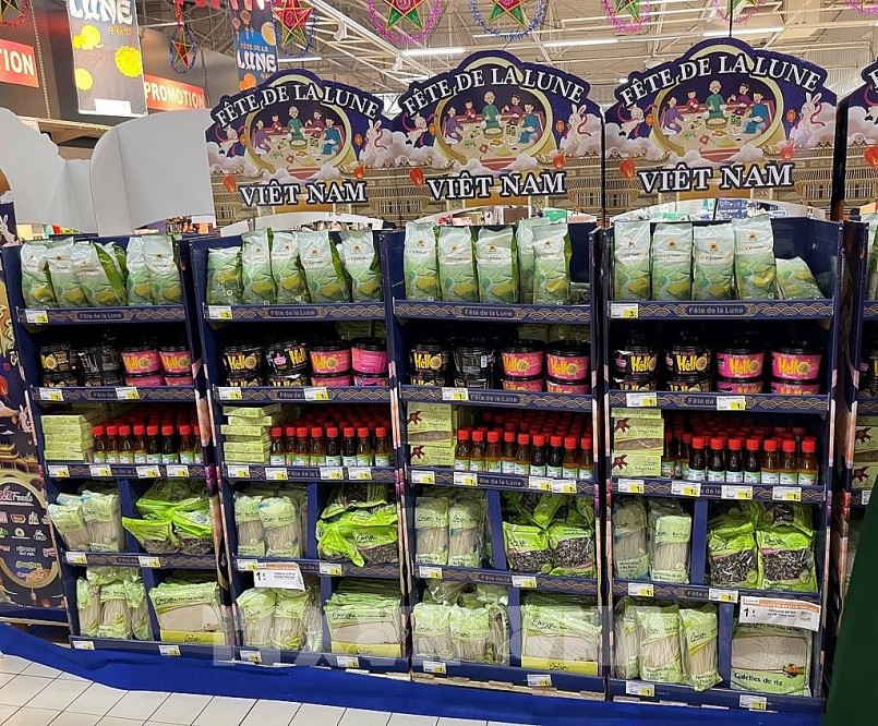 Gạo Việt Nam được bày bán trong siêu thị tại Pháp 