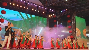 Rộn ràng Lễ hội "Bánh Trung thu và trái cây ba miền"