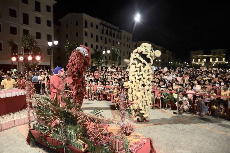 Hàng nghìn người đã tham dự đêm hội Trung thu ở An Thới do Tập đoàn Sun Group tổ chức năm 2020