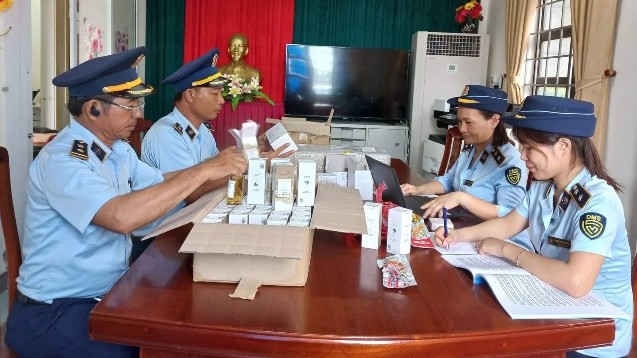 Quảng Trị: Phát hiện số lượng lớn hàng hóa không rõ nguồn gốc