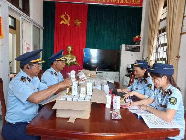 Quảng Trị: Phát hiện số lượng lớn hàng hóa không rõ nguồn gốc