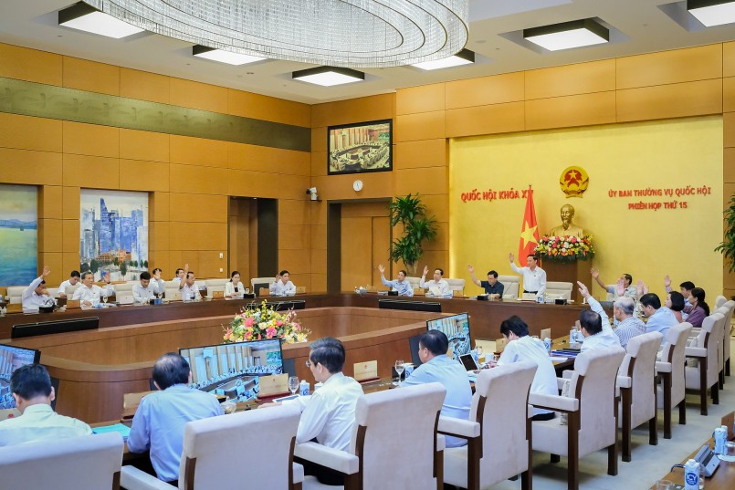 Ủy ban Thường vụ Quốc hội biểu quyết thông qua nguyên tắc và tư tưởng chung của Nghị quyết về việc tiếp tục thực hiện chủ trương sắp xếp các đơn vị hành chính cấp huyện, cấp xã