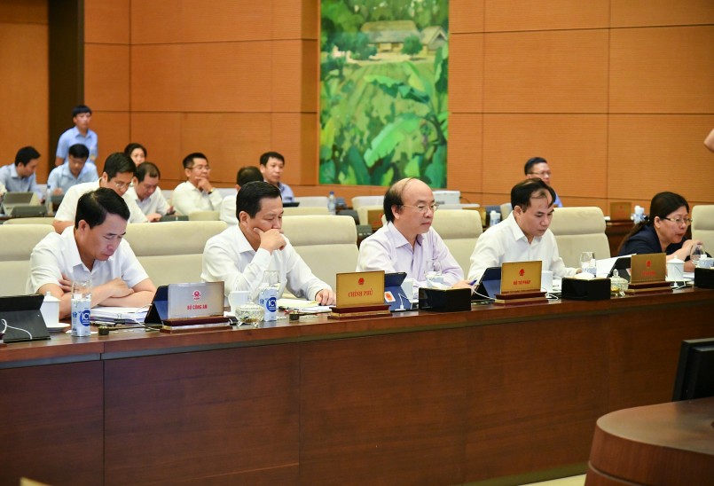 Các đại biểu, khách mời tham dự phiên họp