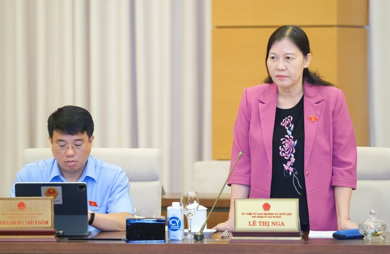 Chủ nhiệm Ủy ban Tư pháp Lê Thị Nga trình bày báo cáo thẩm tra các báo cáo công tác giải quyết khiếu nại, tố cáo của ngành Tòa án nhân dân và ngành Kiểm sát nhân dân năm 2022 Chủ nhiệm Ủy ban Tư pháp Lê Thị Nga trình bày báo cáo thẩm tra các báo cáo công tác giải quyết khiếu nại, tố cáo của ngành Tòa án nhân dân và ngành Kiểm sát nhân dân năm 2022