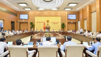 UBTVQH cho ý kiến về kết quả giám sát việc thực hành tiết kiệm, chống lãng phí