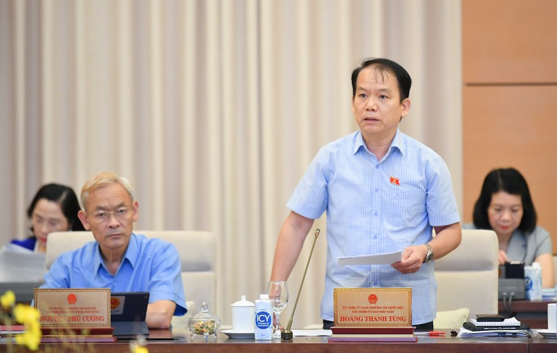 Chủ nhiệm Ủy ban Pháp luật Hoàng Thanh Tùng tham gia thảo luận Chủ nhiệm Ủy ban Pháp luật Hoàng Thanh Tùng tham gia thảo luận