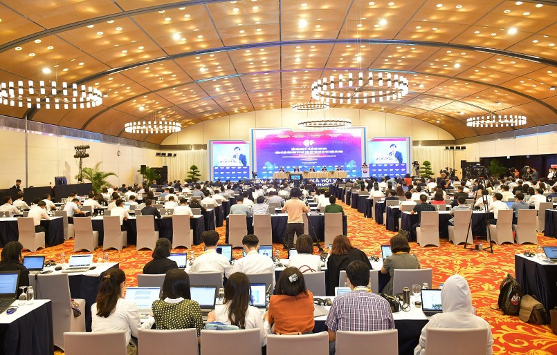 Quang cảnh Diễn đàn Kinh tế - Xã hooi9j Việt Nam năm 2022