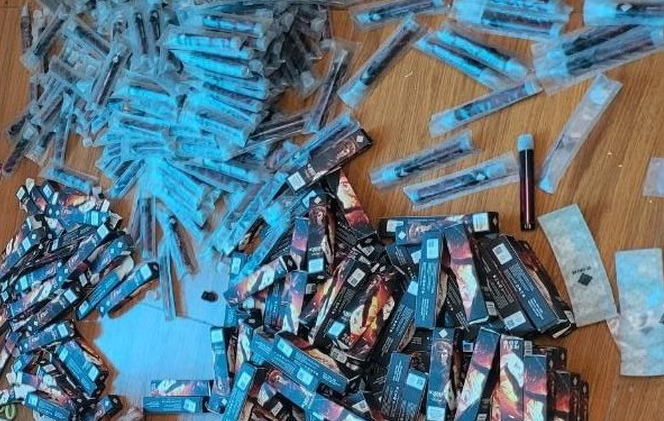 Triệt phá kho thuốc lá điện tử không rõ nguồn gốc