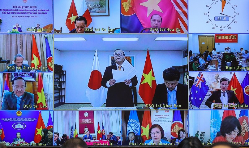 Các Đại sứ, Trưởng cơ quan đại diện Việt Nam ở nước ngoài báo cáo tình hình, nhận định thời cơ và thách thức, đặc biệt những cơ hội Việt Nam cần tranh thủ, tận dụng. Ảnh: VGP Các Đại sứ, Trưởng cơ quan đại diện Việt Nam ở nước ngoài báo cáo tình hình, nhận định thời cơ và thách thức, đặc biệt những cơ hội Việt Nam cần tranh thủ, tận dụng. Ảnh: VGP