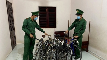 An Giang: Liên tiếp phát hiện 03 vụ buôn lậu hàng hóa, thu giữ tang vật trị giá gần 100 triệu đồng