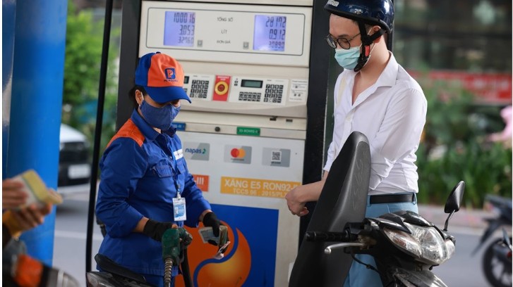 Giá dầu giảm mạnh 1.650 đồng/lít