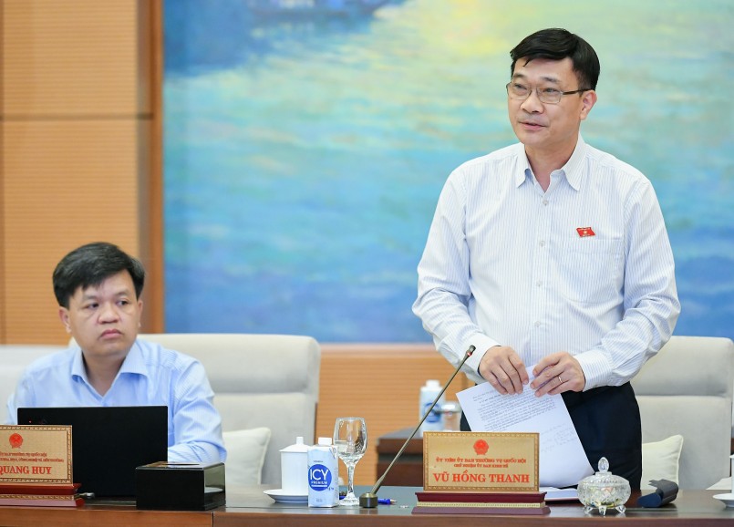 Chủ nhiệm Ủy ban Kinh tế của Quốc hội Vũ Hồng Thanh nêu thực tế thời gian qua việc đấu thầu tập trung thuốc, trang thiết bị y tế đang gặp rất nhiều khó khăn.