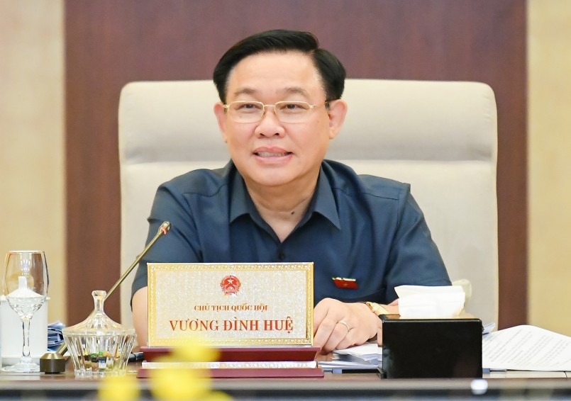 Chủ tịch Quốc hội Vương Đình Huệ cho ý kiến tại phiên họp