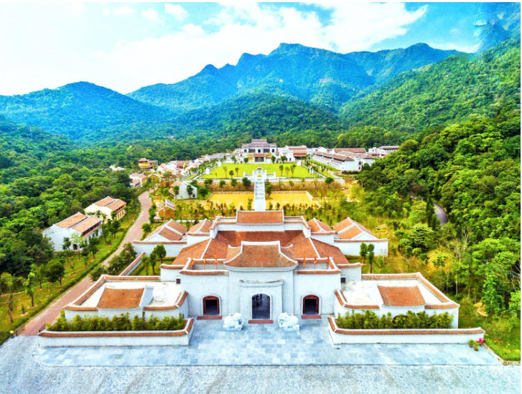 Xem xét chỉnh sửa hồ sơ khoa học quần thể di tích và danh thắng Yên Tử.