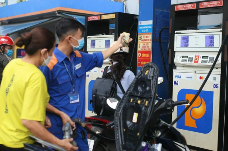 Đề xuất giảm 50% thuế tiêu thụ đặc biệt đối với xăng và 50% thuế GTGT với xăng, dầu