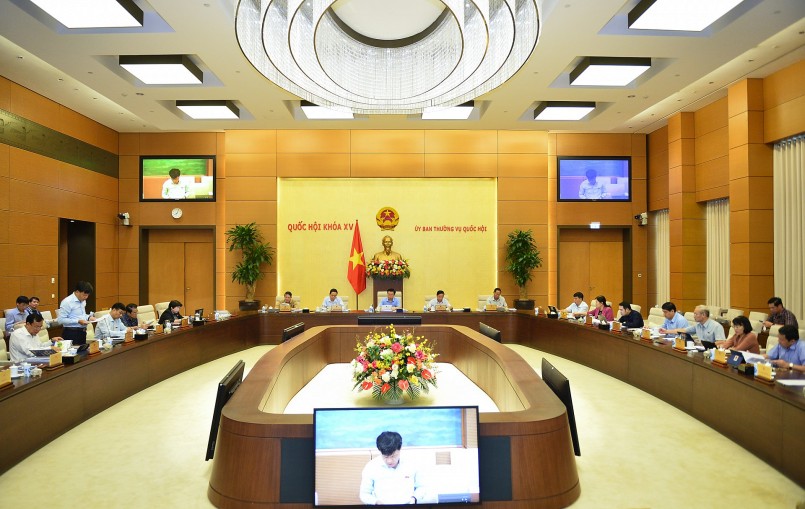 Toàn cảnh Phiên họp chuyên đề pháp luật tháng 9 của UBTVQH cho ý kiến về dự thảo Kế hoạch, đề cương giám sát của Đoàn giám sát của UBTVQH về “Việc thực hiện chính sách, pháp luật về phát triển năng lượng giai đoạn 2016 - 2021”.