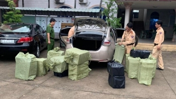 Bình Dương: Bắt giữ xe ô tô vận chuyển lượng lớn thuốc lá nhập lậu