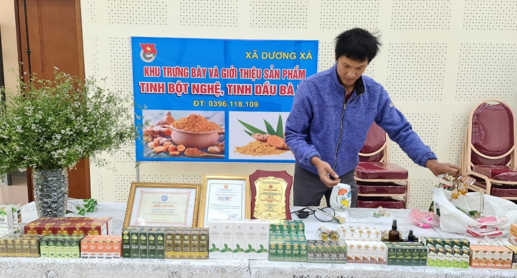 Tinh dầu mùi già Bà Bé mang đậm nét “hương đồng gió nội”