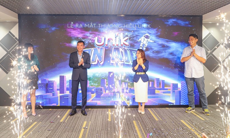 Ban Lãnh đạo tiến hành nghi thức đánh dấu sự ra mắt của Công ty Ban Lãnh đạo tiến hành nghi thức đánh dấu sự ra mắt của Công ty