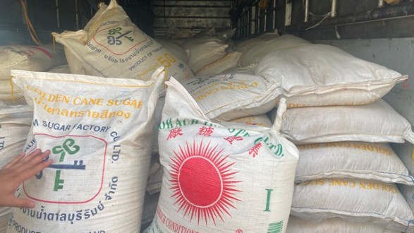 Quảng Bình: Tạm giữ 14,5 tấn đường kính có dấu hiệu nhập lậu