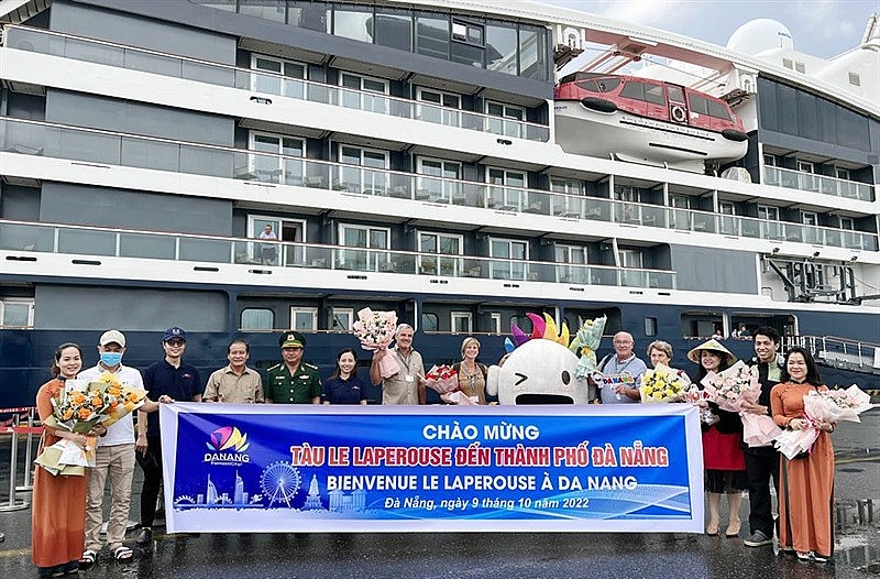 Tàu du lịch hạng sang La Lapérouse của Pháp cập cảng Tiên Sa