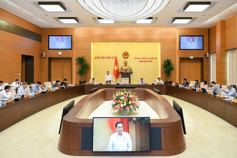 Giá xăng giảm mạnh nhưng giá các mặt hàng thiết yếu chưa giảm