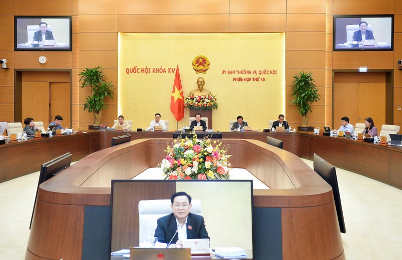 Quang cảnh phiên họp