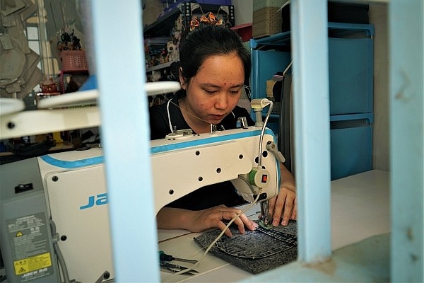 9x biến đồ jeans cũ thành túi xách, thu hơn 20 triệu/tháng