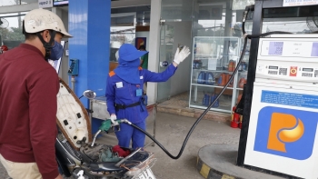 Khan hiếm xăng dầu – Nghịch lý bán lẻ rẻ hơn bán buôn