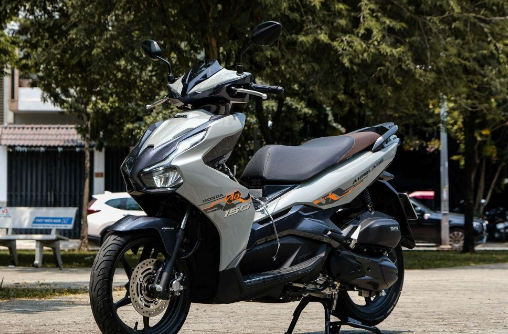 Honda Air Blade chênh nhẹ so với giá đề xuất