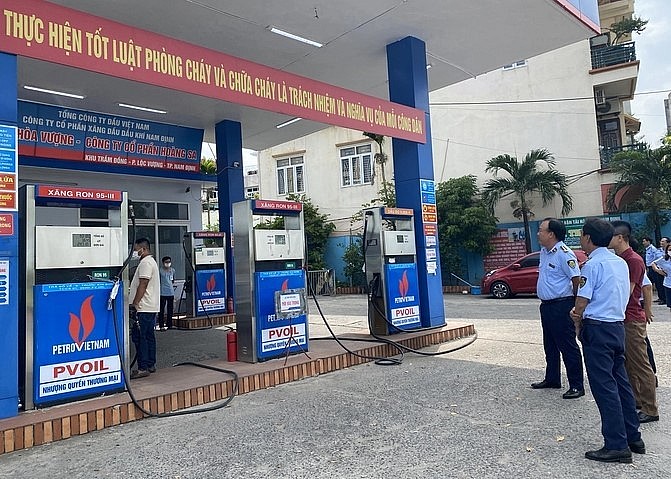 Xăng dầu là mặt hàng kinh doanh có điều kiện, cần bảo đảm về chất lượng, kiểm soát về giá bán