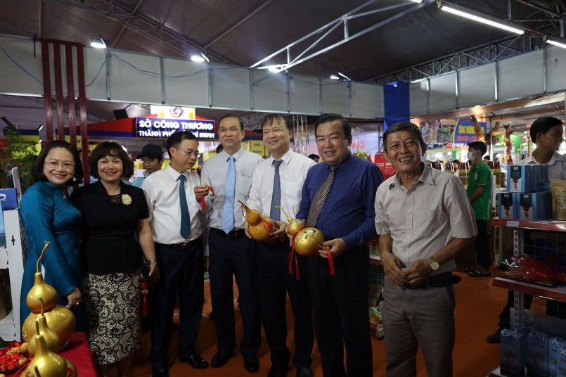 Hội chợ triển lãm trưng các sản phẩm công nghiệp đặc thù của các tỉnh, thành phố trong khu vực