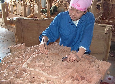 Gặp khó khăn về thị trường, nghề mộc Đồng Kỵ rơi vào khó khăn.