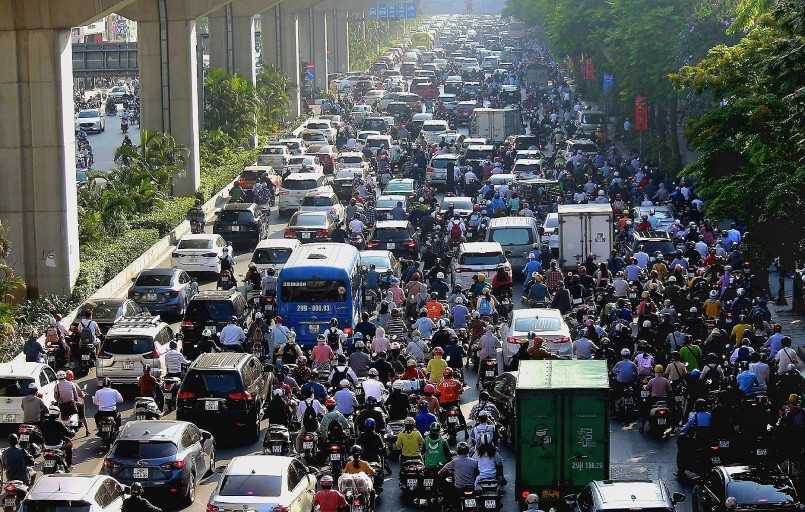 Người dân thủ đô chủ yếu di chuyển bằng phương tiện cá nhân. Người dân thủ đô chủ yếu di chuyển bằng phương tiện cá nhân.