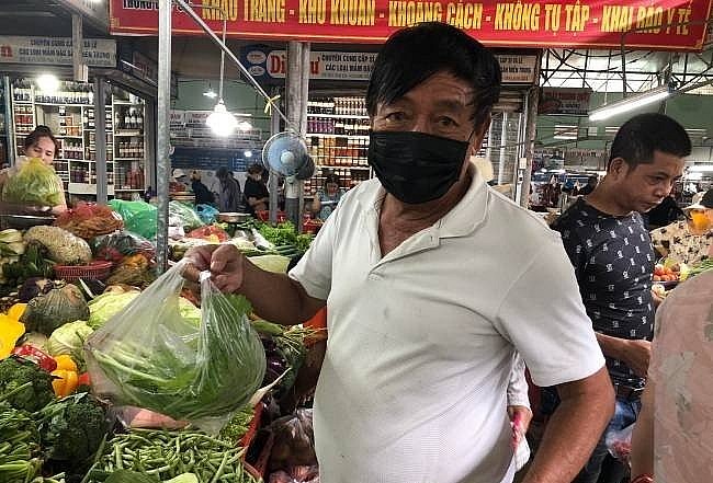 Sau lũ lịch sử, giá rau xanh tại các chợ tăng mạnh