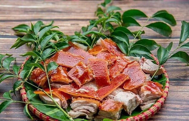 Lợn quay lá mắc mật đậm nét đặc trưng của Xứ Lạng