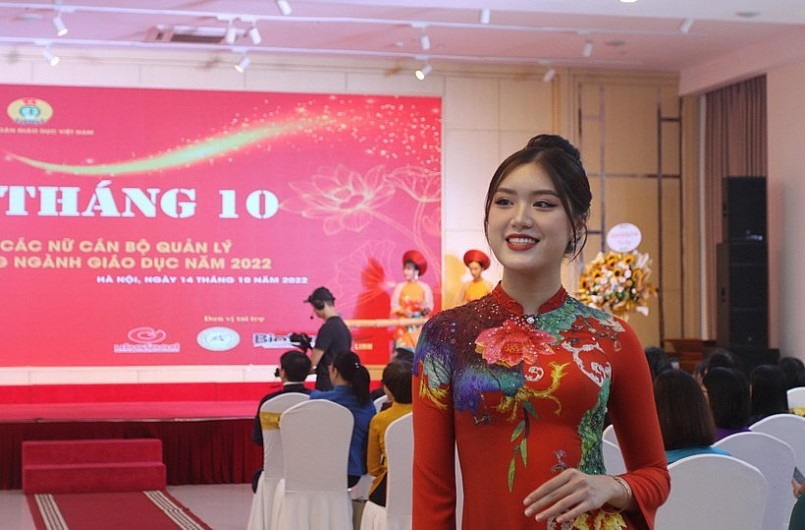 Các mẫu áo dài được lấy cảm hứng từ hoa sen