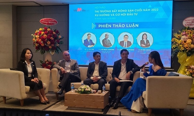 Các chuyên gia cùng nhau thảo luận giải pháp cho doanh nghiệp về việc khơi thông dòng vốn trong thị trường bất động sản. (Ảnh: Hoàng Minh)