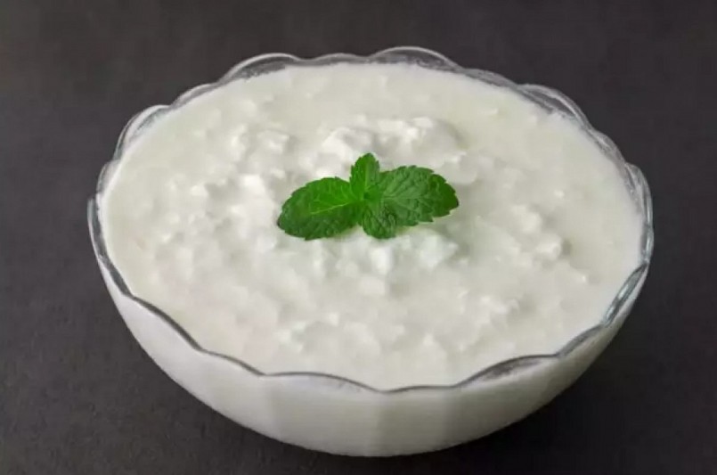 Sữa đông hoặc sữa chua chứa nhiều probiotic và vi khuẩn có lợi. Sữa đông hoặc sữa chua chứa nhiều probiotic và vi khuẩn có lợi.