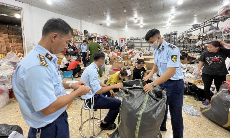 Theo ước tính, lượng hàng hóa vi phạm lên đến hàng chục nghìn sản phẩm. 