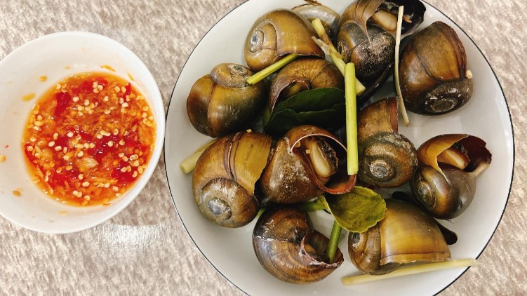 Ốc treo giàn bếp - Đặc sản nổi tiếng ở Đồng Tháp