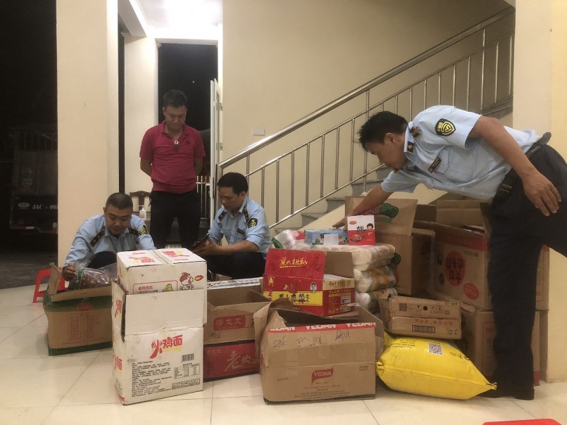 Đoàn kiểm tra kiểm đếm hàng hóa 