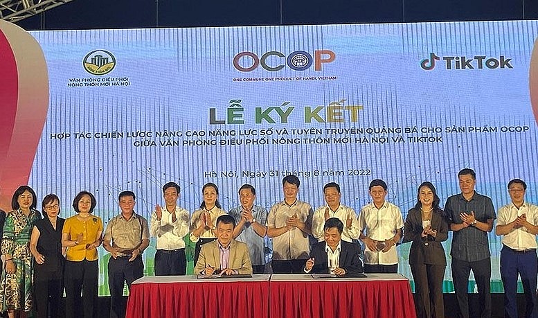 Ký kết hợp tác giữa Văn phòng điều phối nông thôn mới Hà Nội với TikTok Việt Nam. Ký kết hợp tác giữa Văn phòng điều phối nông thôn mới Hà Nội với TikTok Việt Nam.