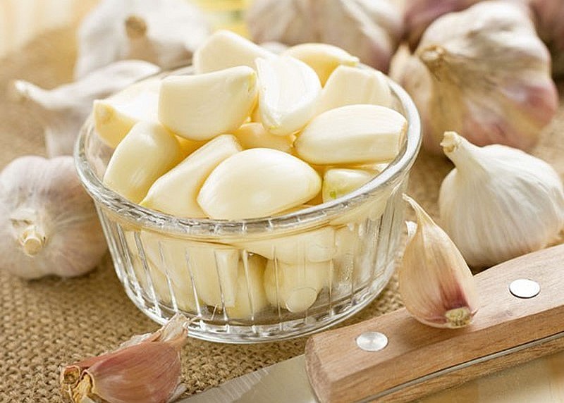 Ăn tỏi có nhiều lợi ích cho sức khỏe con người. Ăn tỏi có nhiều lợi ích cho sức khỏe con người.